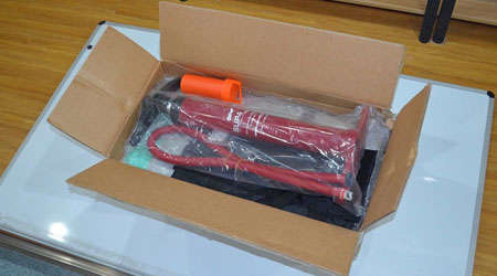 Corrugated carton packaging;  Accessories: foot pump, repair kit.