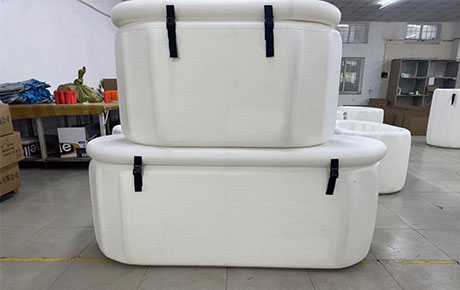 Inflatable ice bath tube
